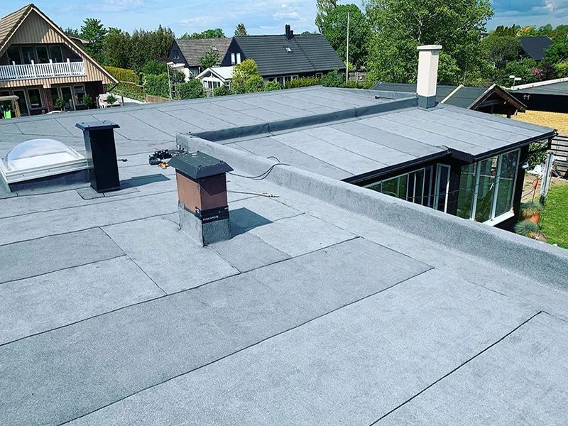 Byte av takpapp pa radhus Botkyrka Slagstavagen