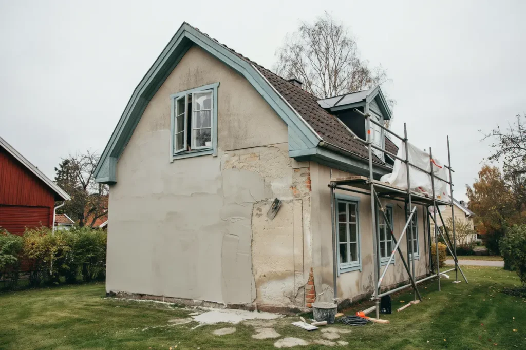 fasadrenovering och putsa fasad s lyfter du husets utseende och skyddar v rdet